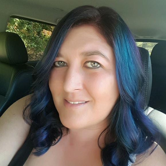 Meet your Posher, Leigh - Picture 1 of 1